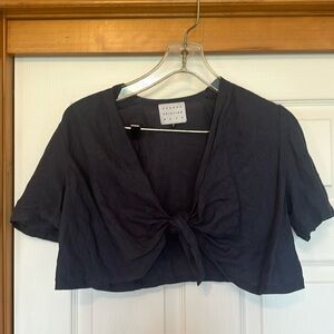 Cropped linen top from NYC designer Hannah Kristina Metz. Greta condition.